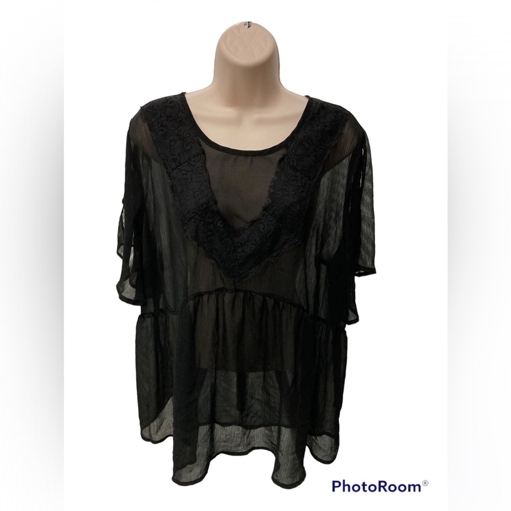 🛍️Torrid Chiffon Lace Black Blouse Peekaboo Sleeve size 1X